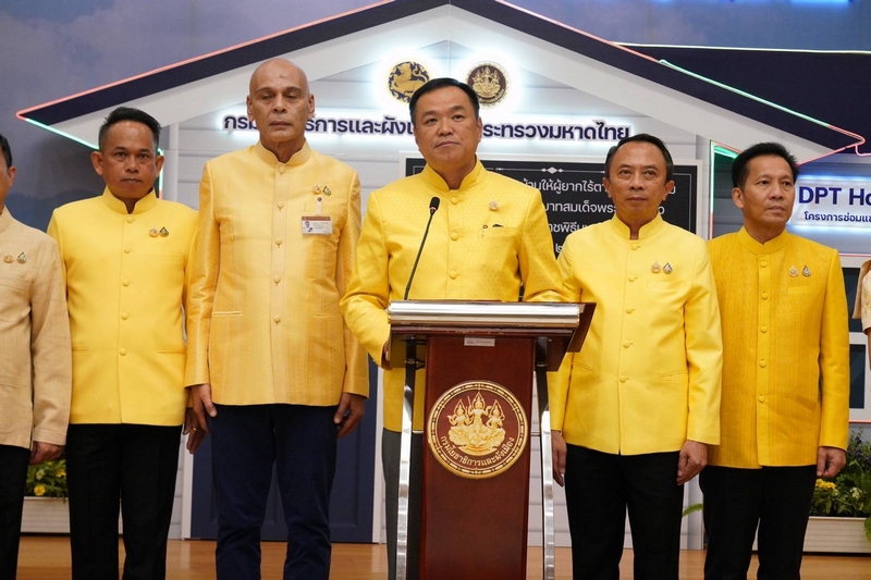 พช. ร่วมกิจกรรมการติดตามความก้าวหน้าโครงการเฉลิมพระเกียรติพระบาทสมเด็จพระเจ้าอยู่หัว เนื่องในโอกาสมหามงคลเฉลิมพระชนมพรรษา 6 รอบ 28 กรกฎาคม 2567 ของกรมโยธาธิการและผังเมือง พร้อมด้วยพิธีส่งมอบบ้านในโครงการซ่อมแซมบ้านให้ผู้ยากไร้ตามภูมิสังคม (โครงการเฉลิมพระเกียรติ)